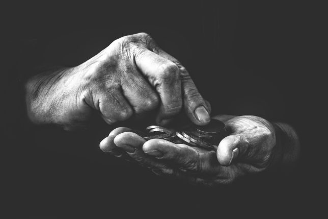 hands-money-644x429