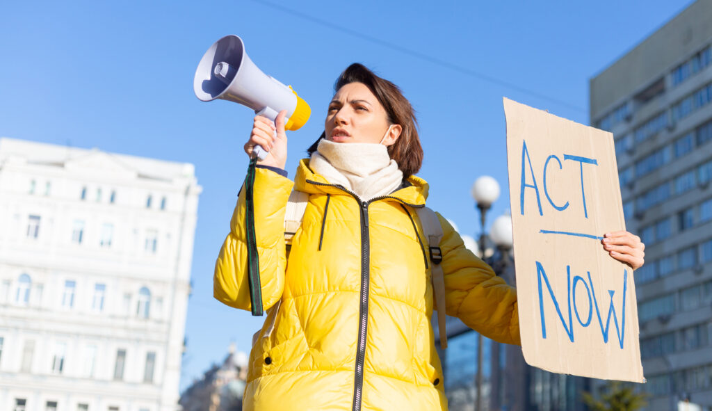 activist-drepturile-omului-1024x591