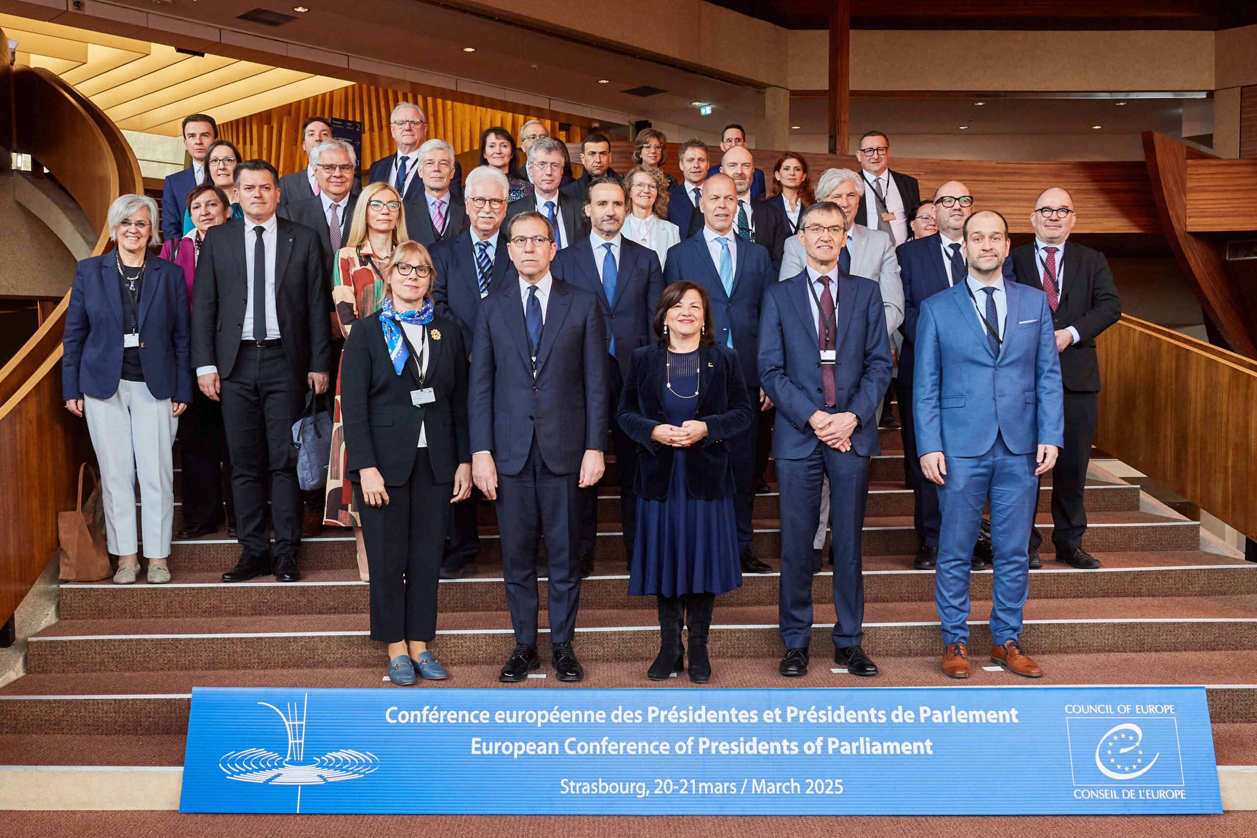 Photo de groupe des Secrétaires Généraux de Parlement               Group photo of the Secretaries General of Parliament