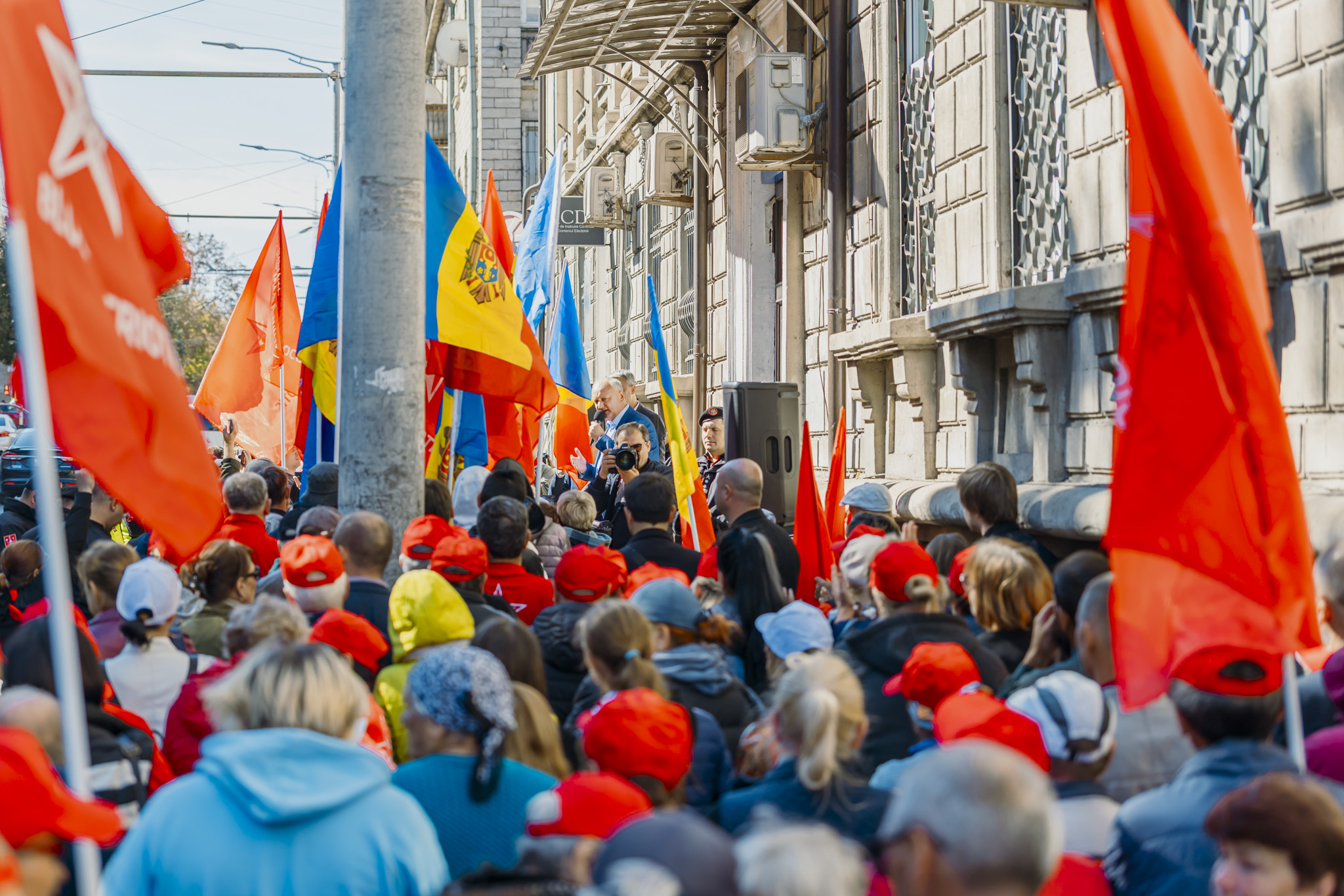007-protest-cec